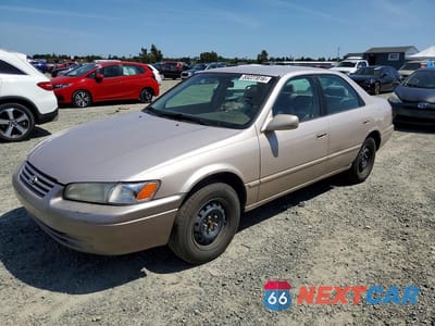 1997 TOYOTA CAMRY LE 4T1BG22K3VU792672 - główne zdjęcie licytacji z USA - miniatura