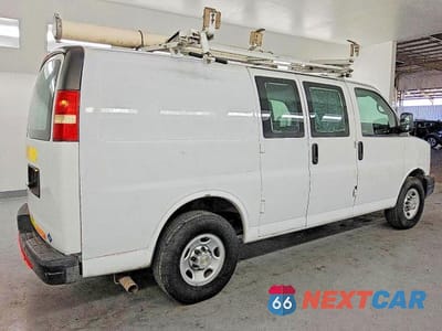 Trzecie zdjęcie samochodu z tyłu: 2013 CHEVROLET EXPRESS G2500 VIN:1GCWGECB5D1902245 - miniatura