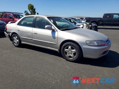 Czwarte zdjęcie samochodu z boku: 1999 HONDA ACCORD EX VIN:1HGCG1655XA015813 - miniatura