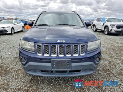 Piąte zdjęcie samochodu w środku: 2016 JEEP COMPASS LATITUDE VIN:1C4NJCEA4GD655433 - miniatura