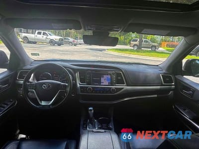 Zdjęcie 9 z 14 samochodu: 2019 TOYOTA HIGHLANDER XLE VIN:5TDJZRFH6KS604292 - miniatura