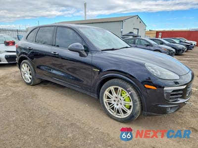 Czwarte zdjęcie samochodu z boku: 2016 PORSCHE CAYENNE SE HYBRID VIN:WP1AE2A27GLA60480 - miniatura