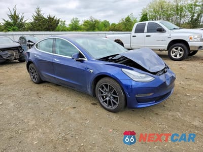 Czwarte zdjęcie samochodu z boku: 2018 TESLA MODEL 3 VIN:5YJ3E1EB9JF093621 - miniatura