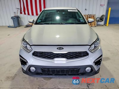 Piąte zdjęcie samochodu w środku: 2021 KIA FORTE LXS VIN:3KPF24AD6ME269632 - miniatura