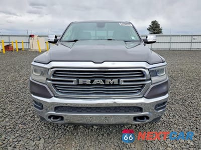 Piąte zdjęcie samochodu w środku: 2019 RAM 1500 LARAMIE VIN:1C6SRFJT5KN725357 - miniatura