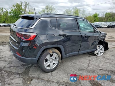 Trzecie zdjęcie samochodu z tyłu: 2022 JEEP COMPASS LATITUDE VIN:3C4NJDBB9NT148764 - miniatura