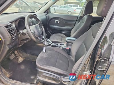 Zdjęcie 7 z 12 samochodu: 2018 KIA SOUL BASE VIN:KNDJN2A2XJ7554043 - miniatura