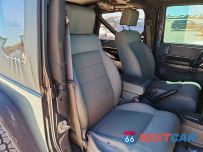 Zdjęcie 10 z 12 samochodu: 2008 JEEP WRANGLER SAHARA VIN:1J4FA54178L617620 - miniatura
