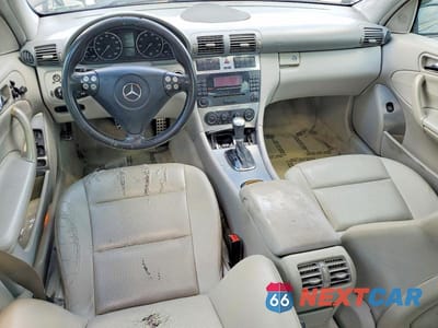Zdjęcie 8 z 12 samochodu: 2005 MERCEDES-BENZ C 230K SPORT SEDAN VIN:WDBRF40J85F679931 - miniatura