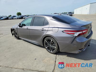 Drugie zdjęcie samochodu z przodu: 2018 TOYOTA CAMRY XSE VIN:4T1B61HK6JU020634 - miniatura