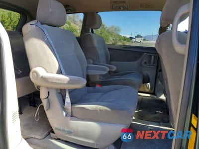 Zdjęcie 11 z 13 samochodu: 2004 TOYOTA SIENNA LE VIN:5TDBA23C54S022912 - miniatura