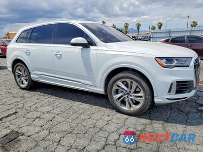 Czwarte zdjęcie samochodu z boku: 2021 AUDI Q7 PREMIUM PLUS VIN:WA1LXAF7XMD013981 - miniatura