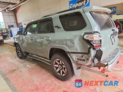 Drugie zdjęcie samochodu z przodu: 2022 TOYOTA 4 RUNNER VIN:JTERU5JR1N6070497 - miniatura