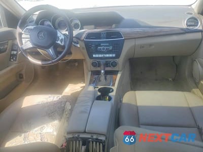 Zdjęcie 8 z 12 samochodu: 2012 MERCEDES-BENZ C 250 VIN:WDDGF4HB8CR236542 - miniatura