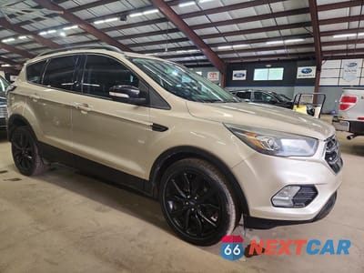Czwarte zdjęcie samochodu z boku: 2017 FORD ESCAPE TITANIUM VIN:1FMCU0JD4HUC04836 - miniatura