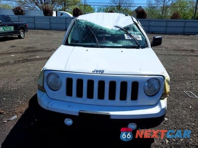 Piąte zdjęcie samochodu w środku: 2011 JEEP PATRIOT SPORT VIN:1J4NF1GB2BD217640 - miniatura