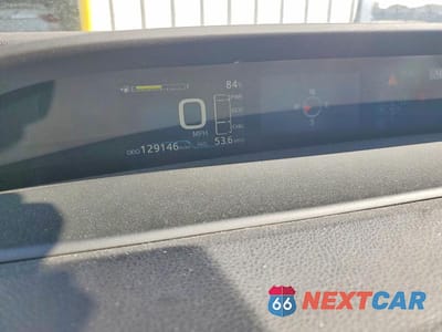 Zdjęcie 9 z 12 samochodu: 2017 TOYOTA PRIUS THREE VIN:JTDKARFU4H3049569 - miniatura