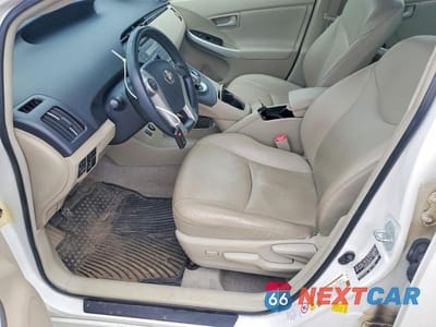 Zdjęcie 7 z 13 samochodu: 2011 TOYOTA PRIUS FOUR VIN:JTDKN3DU4B0324046 - miniatura