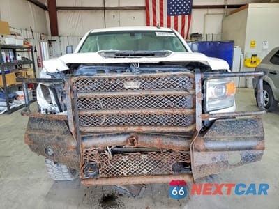 Piąte zdjęcie samochodu w środku: 2019 GMC SIERRA K2500 HEAVY DUTY VIN:1GT12NEY2KF111711 - miniatura