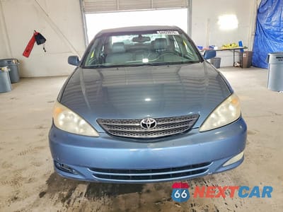 Piąte zdjęcie samochodu w środku: 2004 TOYOTA CAMRY XLE VIN:4T1BE30K64U817478 - miniatura
