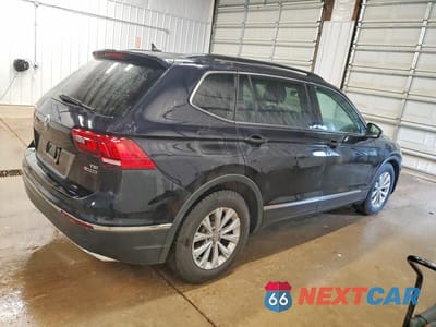Trzecie zdjęcie samochodu z tyłu: 2018 VOLKSWAGEN TIGUAN SE VIN:3VV2B7AX8JM145004 - miniatura