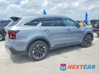 Trzecie zdjęcie samochodu z tyłu: 2025 KIA SORENTO S VIN:5XYRL4JCXSG329932 - miniatura