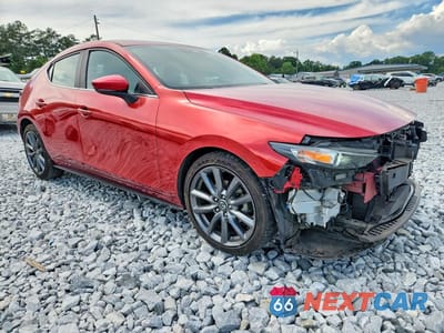 Czwarte zdjęcie samochodu z boku: 2019 MAZDA 3 PREFERRED VIN:JM1BPAMM1K1130535 - miniatura