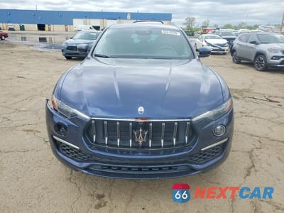 Piąte zdjęcie samochodu w środku: 2022 MASERATI LEVANTE BASE VIN:ZN661XUA9NX397160 - miniatura
