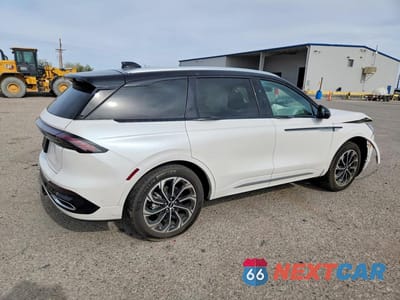Trzecie zdjęcie samochodu z tyłu: 2024 LINCOLN NAUTILUS RESERVE VIN:5LMPJ8KAXRJ878177 - miniatura