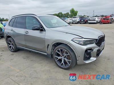 Czwarte zdjęcie samochodu z boku: 2022 BMW X5 M VIN:5YMJU0C06N9L57309 - miniatura
