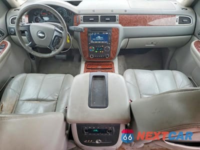 Zdjęcie 8 z 13 samochodu: 2008 CHEVROLET SUBURBAN C1500 LS VIN:1GNFC16098R270762 - miniatura