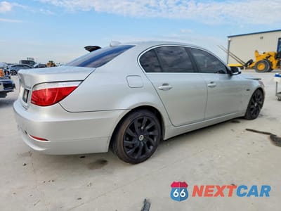 Trzecie zdjęcie samochodu z tyłu: 2010 BMW 528 I VIN:WBANU5C54AC364983 - miniatura