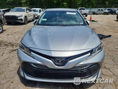 Piąte zdjęcie samochodu w środku: 2018 TOYOTA CAMRY LE VIN:4T1B11HK2JU513659 - miniatura