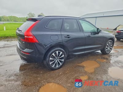 Trzecie zdjęcie samochodu z tyłu: 2025 VOLVO XC60 PLUS VIN:YV4M12RC1S1034255 - miniatura