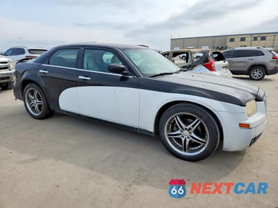 Czwarte zdjęcie samochodu z boku: 2010 CHRYSLER 300 TOURING VIN:2C3CA1CV6AH285019 - miniatura