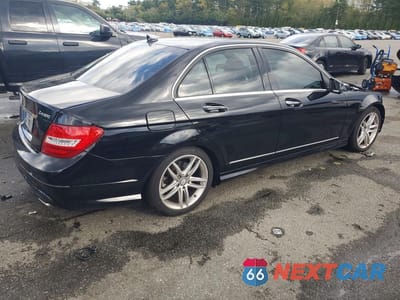 Trzecie zdjęcie samochodu z tyłu: 2012 MERCEDES-BENZ C 300 4MATIC VIN:WDDGF8BB8CR193157 - miniatura