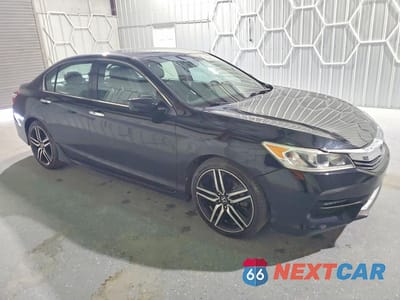Czwarte zdjęcie samochodu z boku: 2017 HONDA ACCORD SPORT VIN:1HGCR2F56HA268334 - miniatura