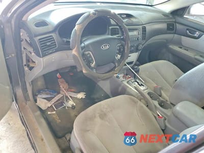 Zdjęcie 8 z 12 samochodu: 2008 KIA OPTIMA LX VIN:KNAGE124585256376 - miniatura