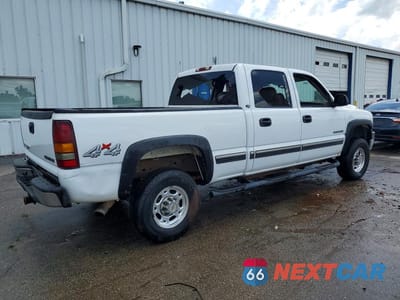 Trzecie zdjęcie samochodu z tyłu: 2001 CHEVROLET SILVERADO K2500 HEAVY DUTY VIN:1GCHK23U01F200589 - miniatura