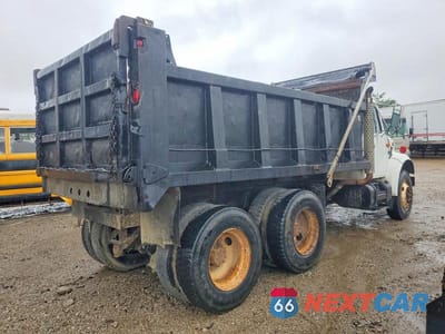 Czwarte zdjęcie samochodu z boku: 1996 INTERNATIONAL 4900 DUMP TRUCK VIN:1HTSHAAR7TH390737 - miniatura