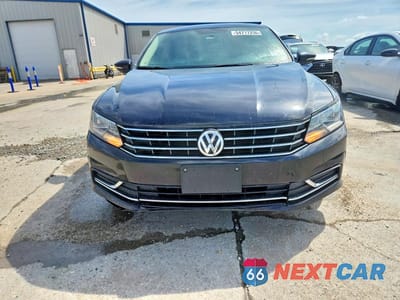 Piąte zdjęcie samochodu w środku: 2017 VOLKSWAGEN PASSAT SE VIN:1VWBT7A31HC007340 - miniatura