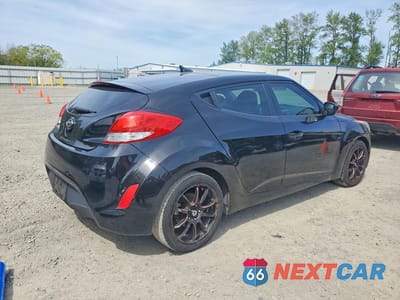 Trzecie zdjęcie samochodu z tyłu: 2015 HYUNDAI VELOSTER BASE VIN:KMHTC6AD2FU242892 - miniatura
