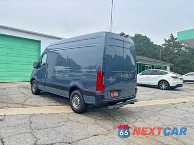 Trzecie zdjęcie samochodu z tyłu: 2019 MERCEDES-BENZ SPRINTER 2500 VIN:WD4PF0CDXKP035110 - miniatura