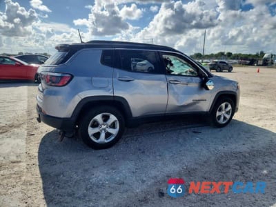 Czwarte zdjęcie samochodu z boku: 2019 JEEP COMPASS LATITUDE VIN:3C4NJCBB8KT636948 - miniatura