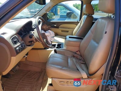 Zdjęcie 7 z 13 samochodu: 2014 CHEVROLET SUBURBAN K1500 LT VIN:1GNSKJE77ER188735 - miniatura