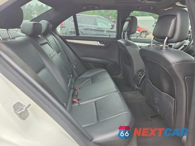 Zdjęcie 10 z 13 samochodu: 2012 MERCEDES-BENZ C 250 VIN:WDDGF4HB6CA703164 - miniatura