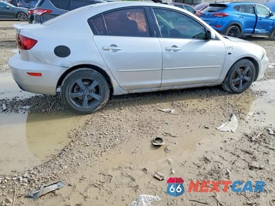 Trzecie zdjęcie samochodu z tyłu: 2004 MAZDA 3 I VIN:JM1BK12F641182829 - miniatura
