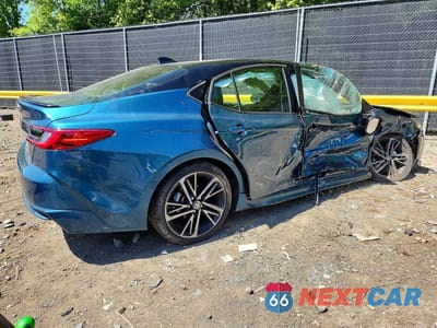 Trzecie zdjęcie samochodu z tyłu: 2025 TOYOTA CAMRY XSE VIN:4T1DBADK1SU003235 - miniatura