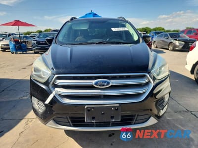 Piąte zdjęcie samochodu w środku: 2017 FORD ESCAPE SE VIN:1FMCU0GD7HUA09644 - miniatura
