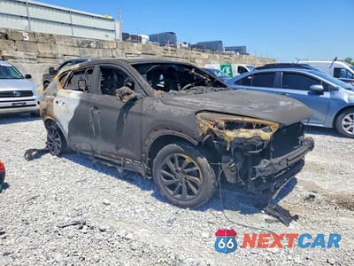 Czwarte zdjęcie samochodu z boku: 2016 HYUNDAI TUCSON SE VIN:KM8J23A45GU042678 - miniatura
